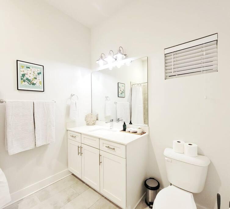 New Stylish Getaway- 5 Mil To Uptown/3 Smart Tvs! Διαμέρισμα Σάρλοτ Εξωτερικό φωτογραφία
