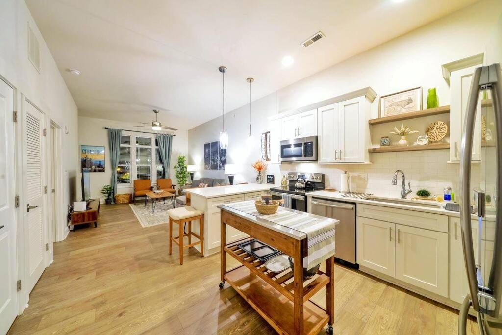 New Stylish Getaway- 5 Mil To Uptown/3 Smart Tvs! Διαμέρισμα Σάρλοτ Εξωτερικό φωτογραφία