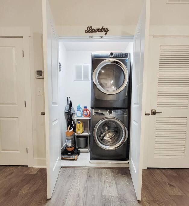 New Stylish Getaway- 5 Mil To Uptown/3 Smart Tvs! Διαμέρισμα Σάρλοτ Εξωτερικό φωτογραφία