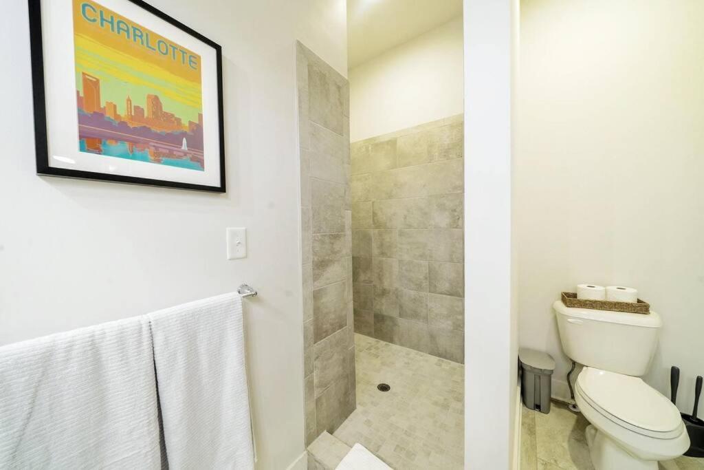 New Stylish Getaway- 5 Mil To Uptown/3 Smart Tvs! Διαμέρισμα Σάρλοτ Εξωτερικό φωτογραφία