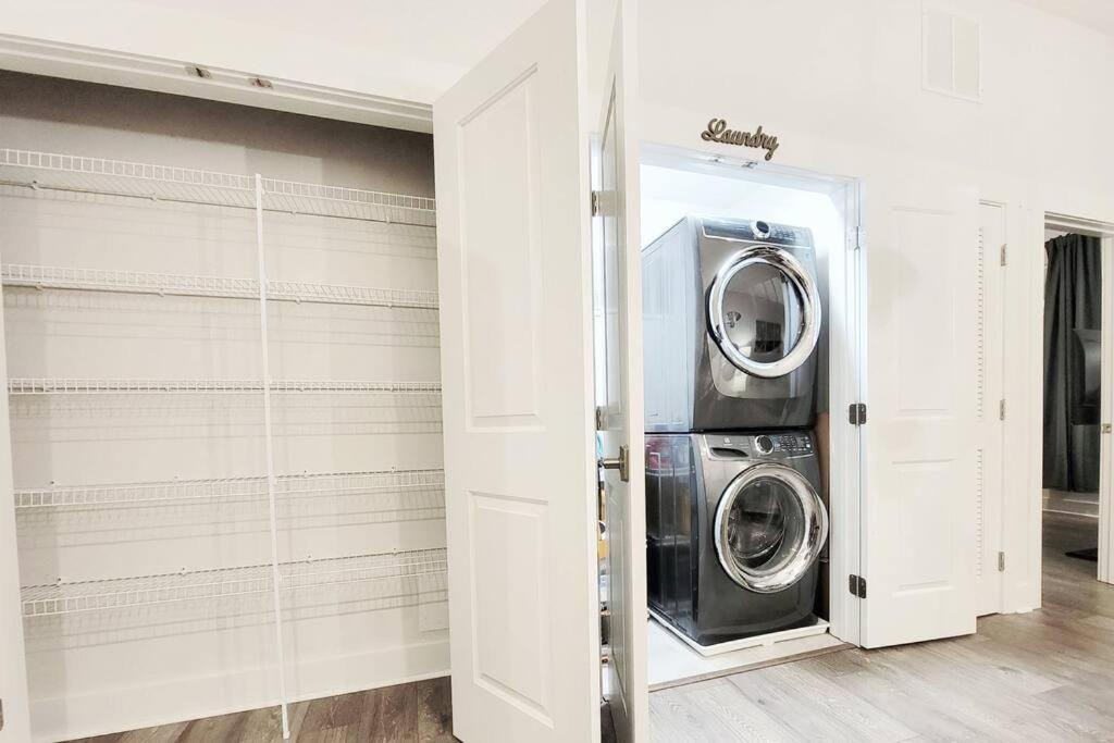 New Stylish Getaway- 5 Mil To Uptown/3 Smart Tvs! Διαμέρισμα Σάρλοτ Εξωτερικό φωτογραφία